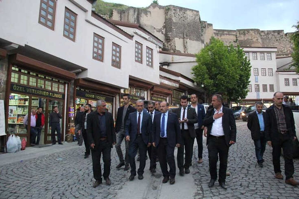 Bitlis\'te Sokak Sağlıklaştırma Çalışmaları Devam Ediyor