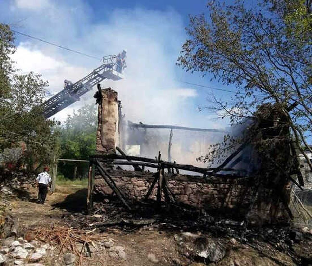Çemişgezek\'te Ev Yangını