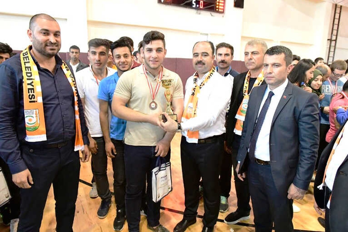Dereceye Giren Sporculara Ödülleri Verildi