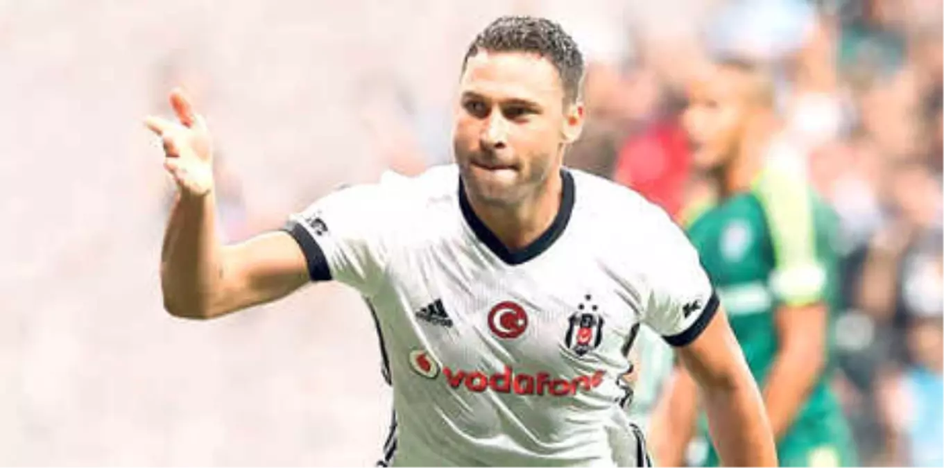 Dusko Tosic İmzaya Gitti