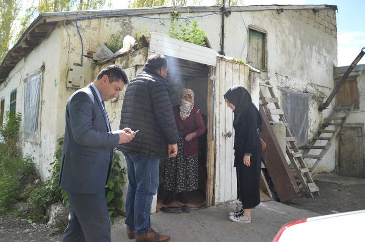 Eleşkirt Endüstri Meslek Lisesi İhtiyaç Sahibi Ailelere Alışveriş Kartı Dağıttı