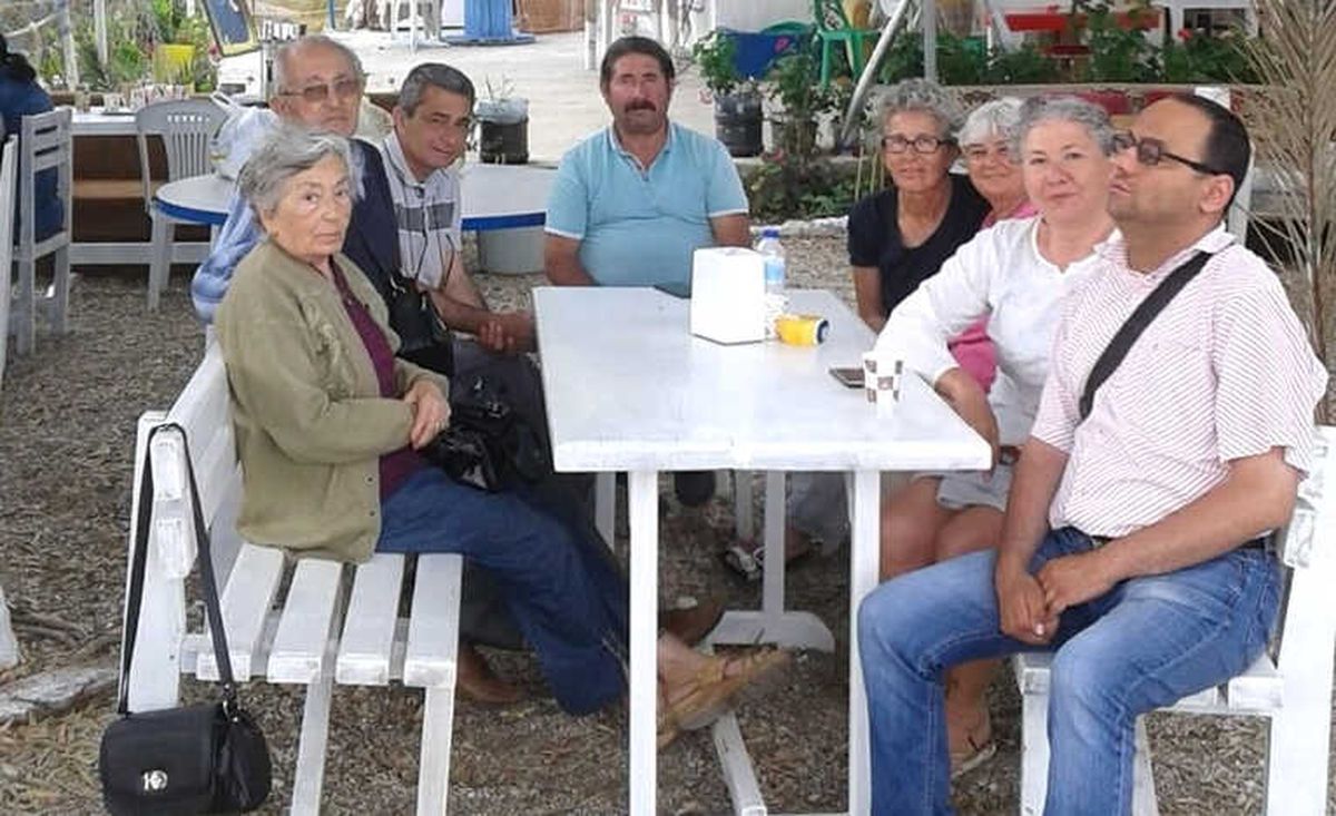 Foça\'da Engelli Meclisi Üyelerinden Yaş Günü Buluşması