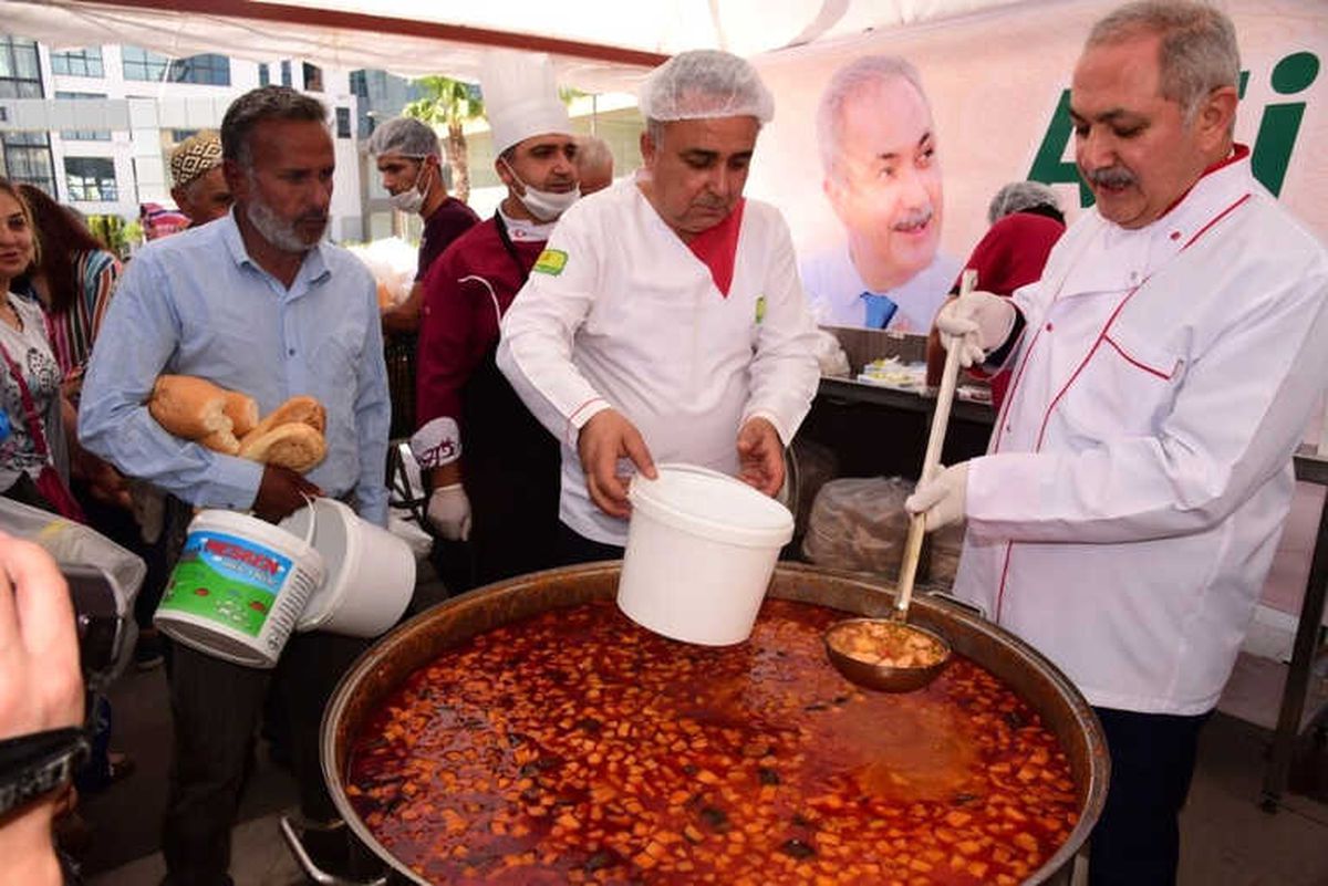 İftar Çadırında İlk Kepçe Başkan Kadir Kara\'dan