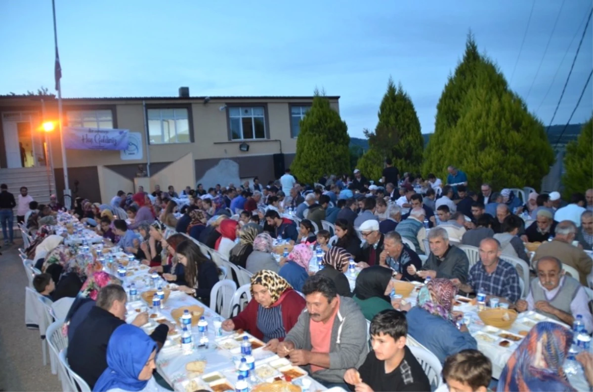 İlk Mahalle İftarı Yoğun İlgiyle Başladı