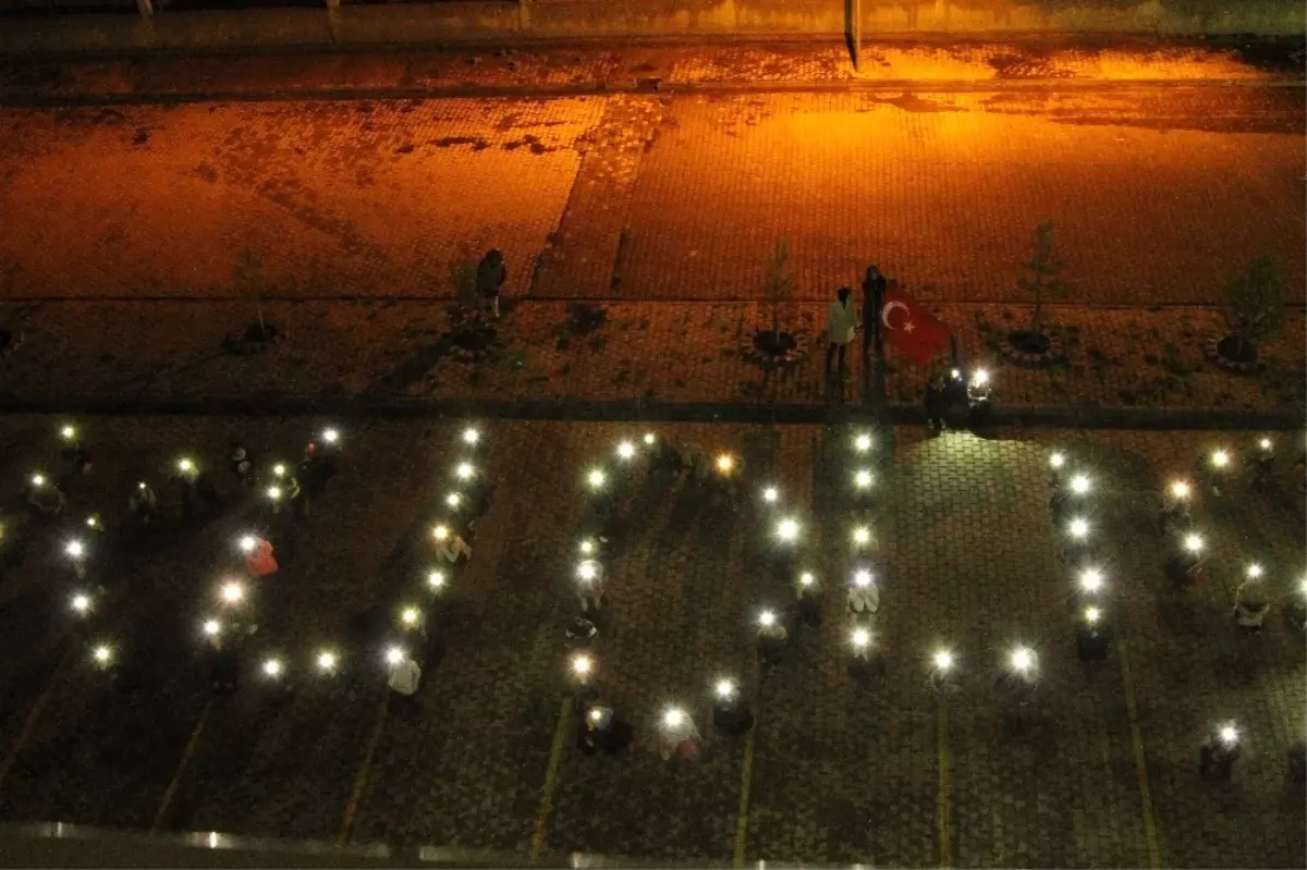 Işıklarla Kudüs Yazısı Yazarak İsrail\'i Protesto Ettiler