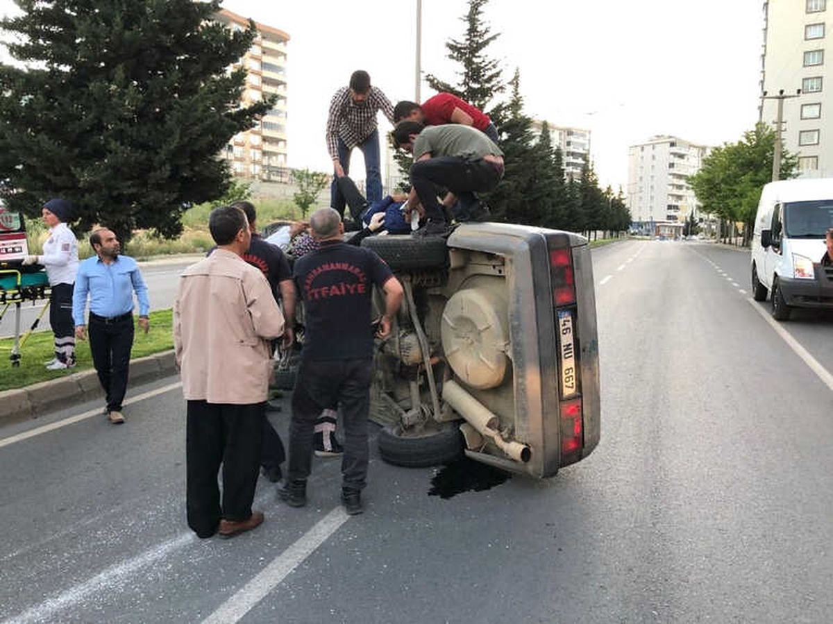 Kontrolden Çıkan Otomobil Ağaçlara Çarparak Durabildi