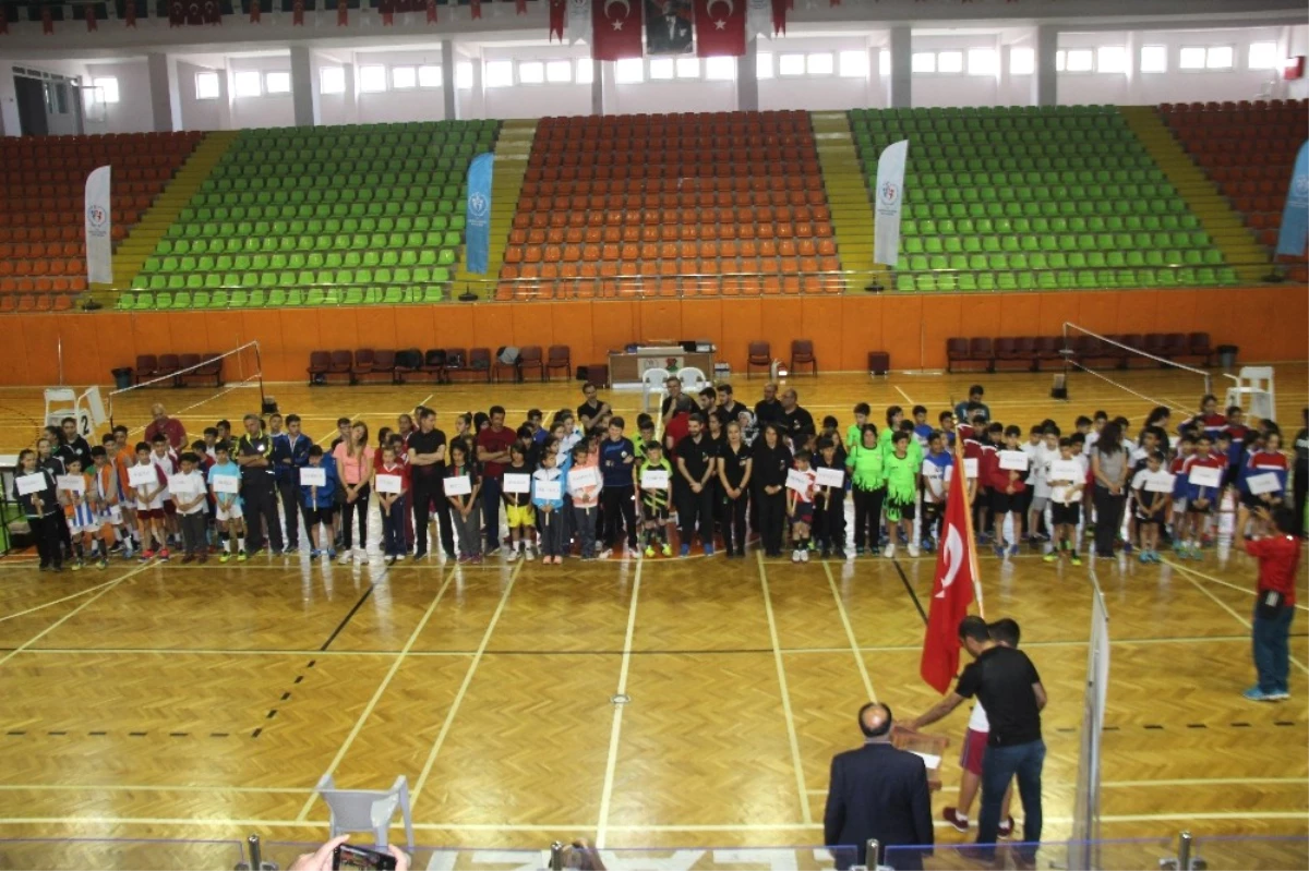 Küçükler Badminton Türkiye Şampiyonası Başladı