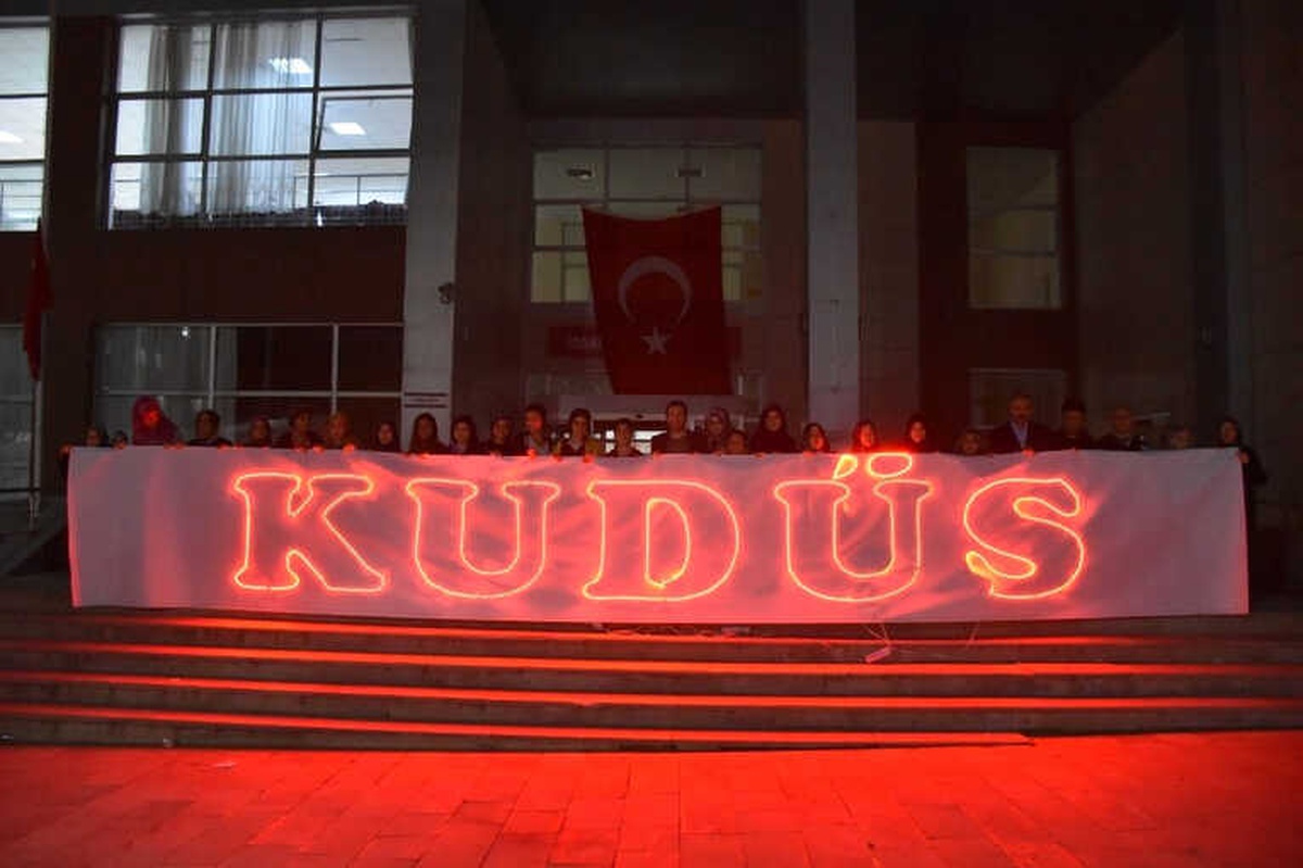Kyk\'lı Öğrencilerden Filistin ve Kudüs\'e Destek