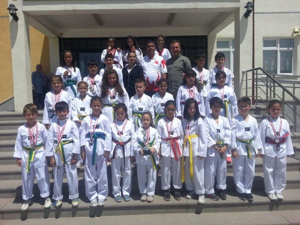 Miniklerin Tekvandoda Birincilik Heyecanı