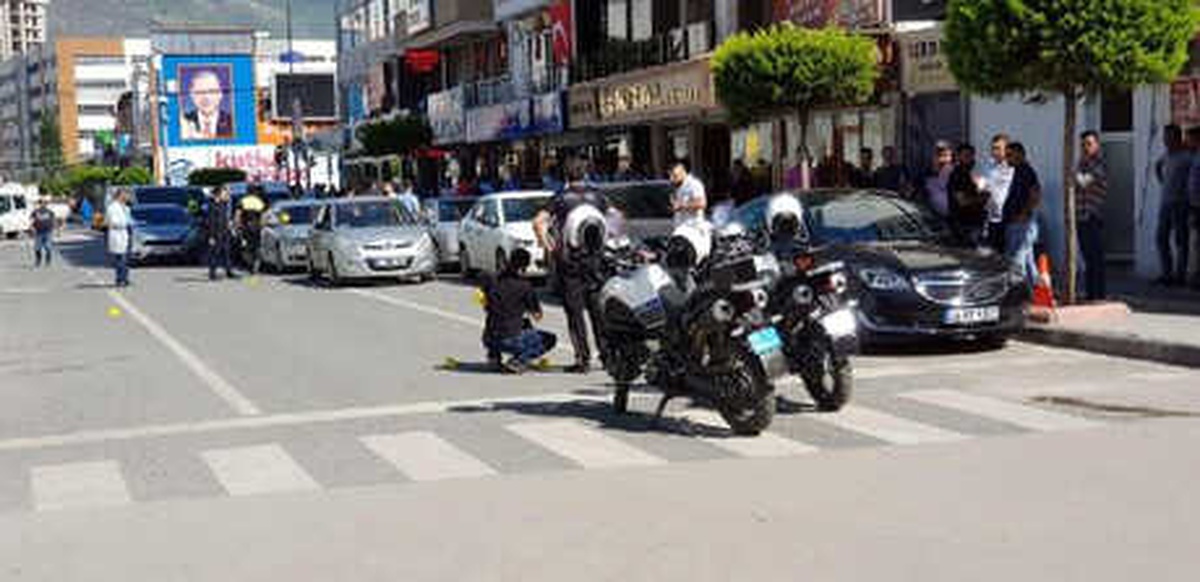 Motosikletli İki Saldırgan Dehşet Saçtı: 1 Yaralı