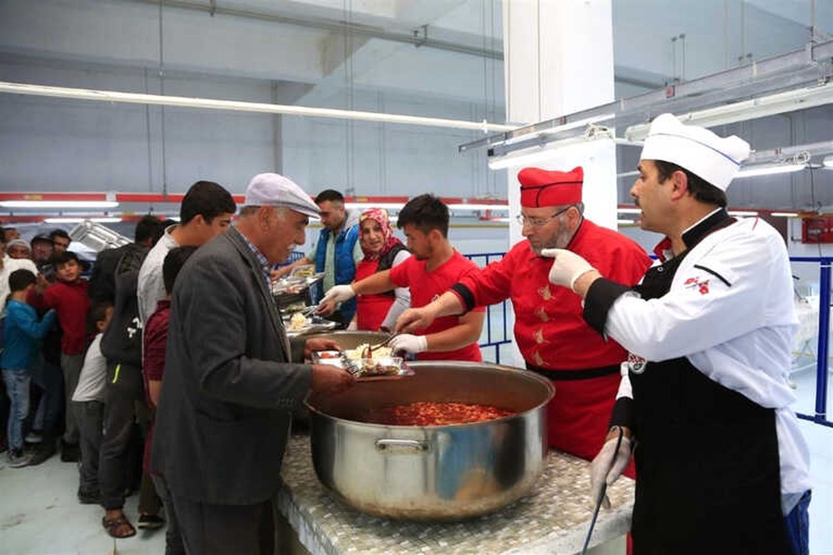 Nevşehir\'de İftar Çadırında İlk İftar Heyecanı Yaşandı