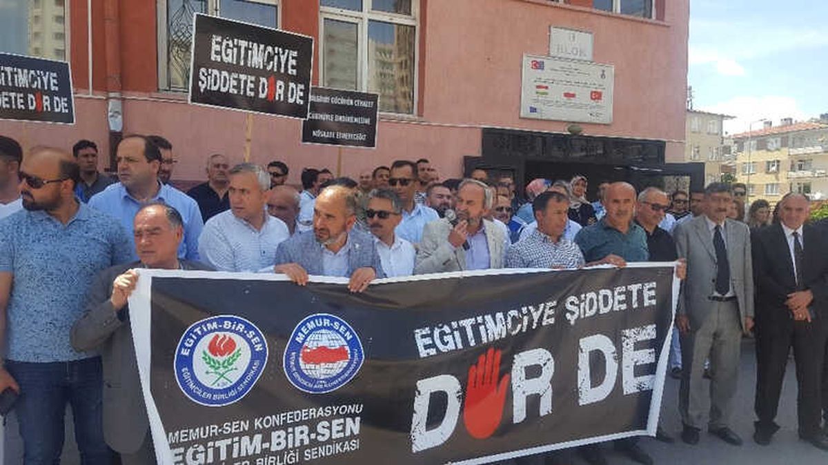 Öğretmene \'Veli\' Dayağı