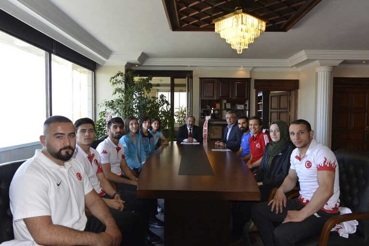 Rektör Prof. Dr. Mustafa Çufalı\'dan Şampiyonlara Teşekkür