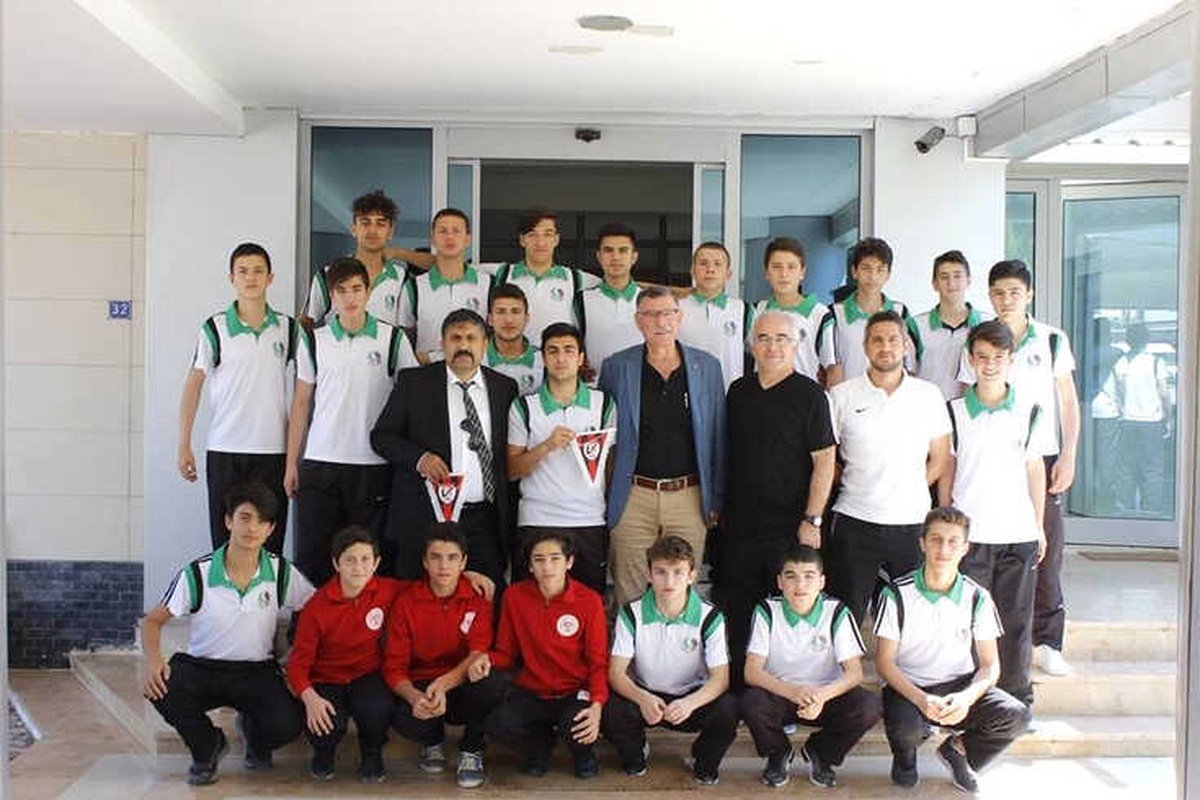 Sakaryaspor U15 Futbol Takımından Başkan Duymuş\'a Ziyaret