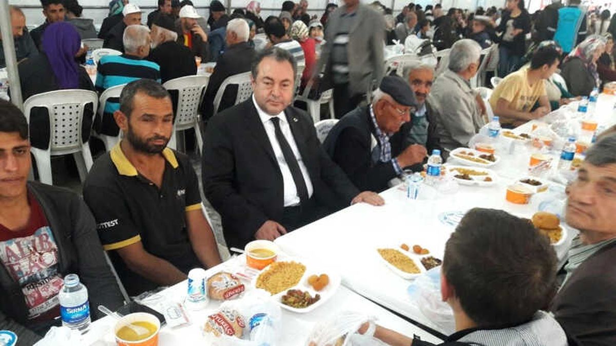 Samanlıoğlu İlk İftarını Vatandaşlarla Birlikte Açtı
