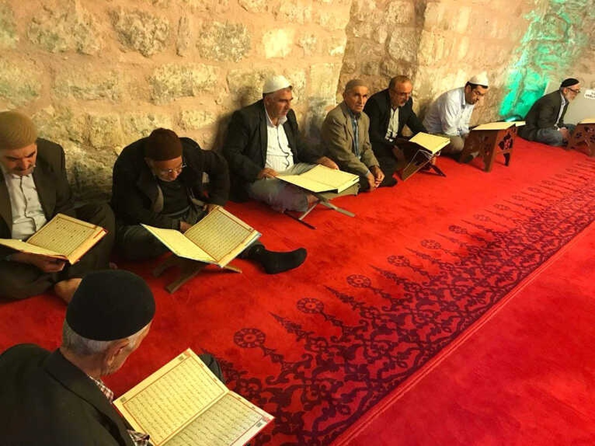 Siirt\'te Tarihi Ulu Camide Mukabele Okutuluyor
