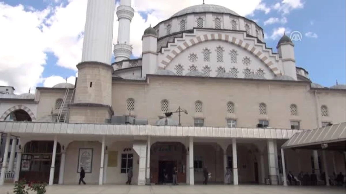 Tarihi Camiler Mukabele Halkalarıyla Şenlendi