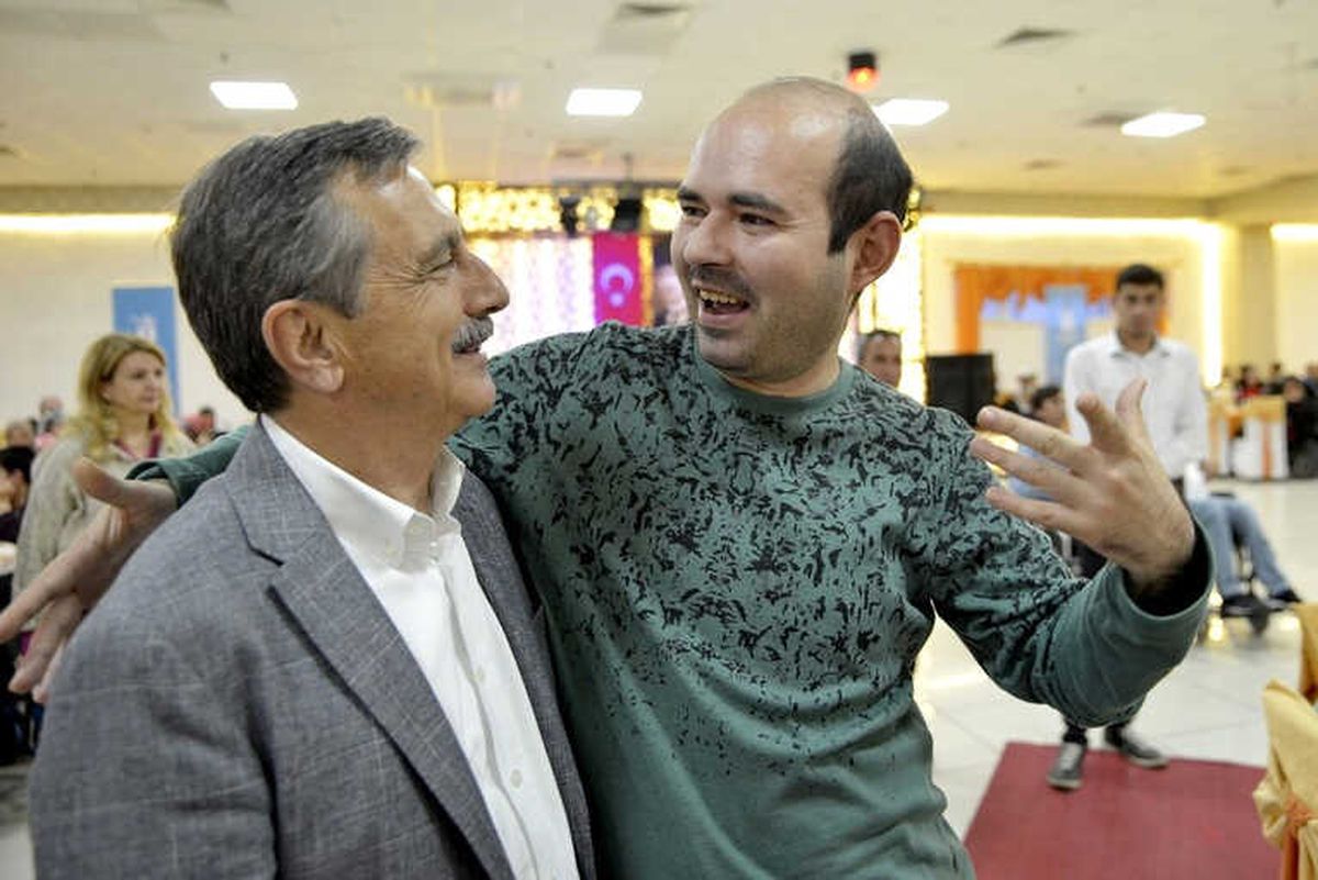 Tepebaşı\'ndaki İlk İftarda Engelli Aileleri Bir Araya Geldi