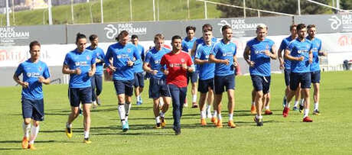 Trabzonspor\'da Futbolcular Çalımbay\'a Veda Etti