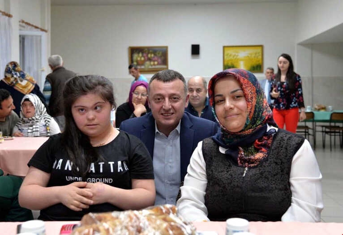 Vali Büyükakın, İlk Orucunu Huzurevi Sakinleriyle Açtı