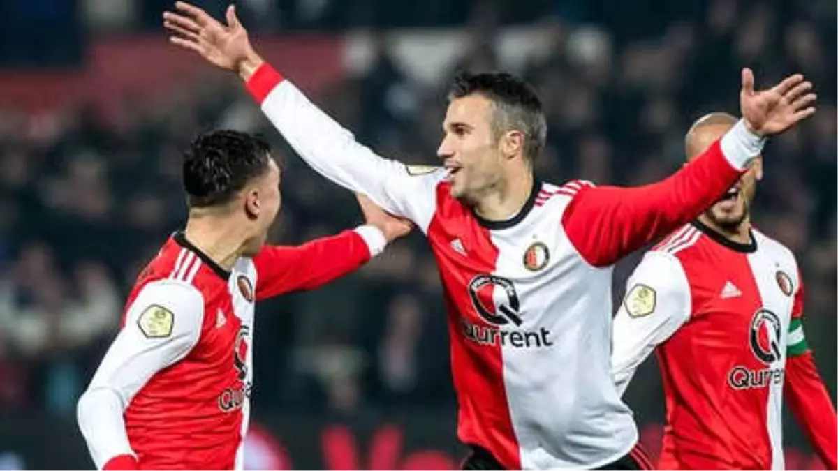 Van Persie\'nin Futbolu Bırakmaya Niyeti Yok