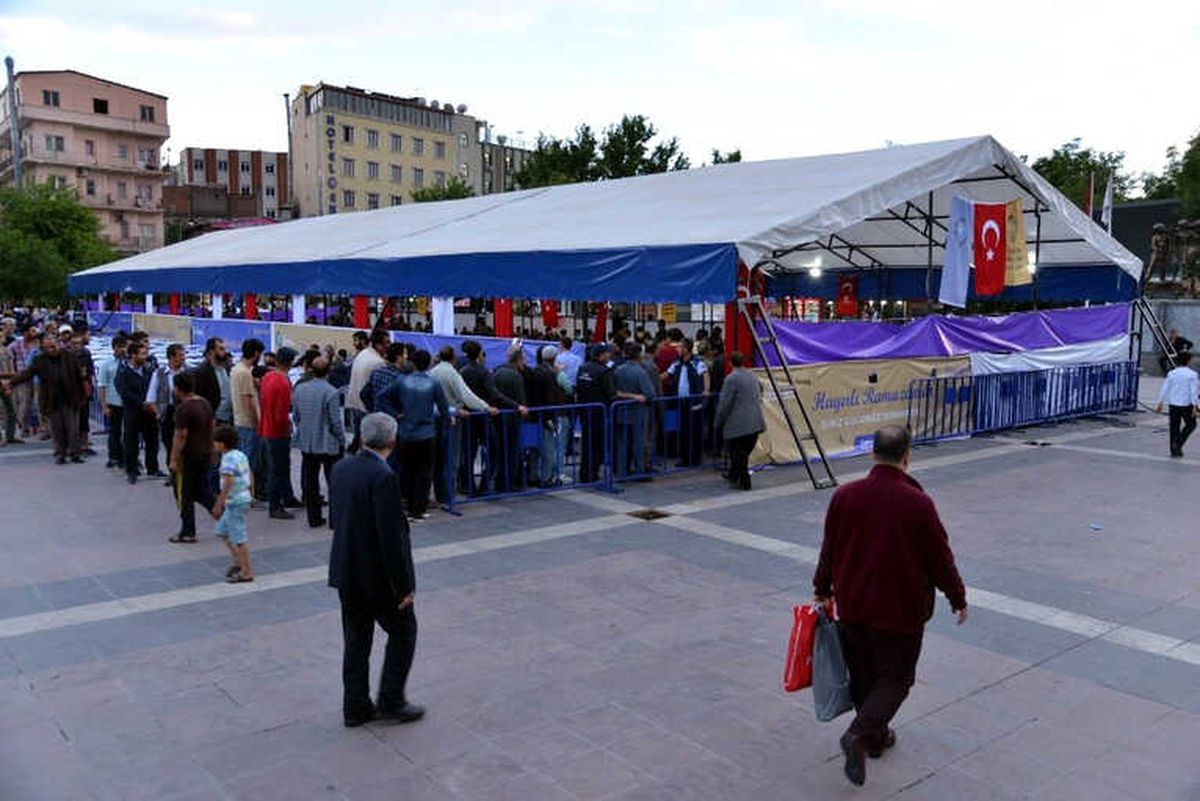 Vatandaşlar Ramazan Ayını İftar Çadırlarında Karşıladı