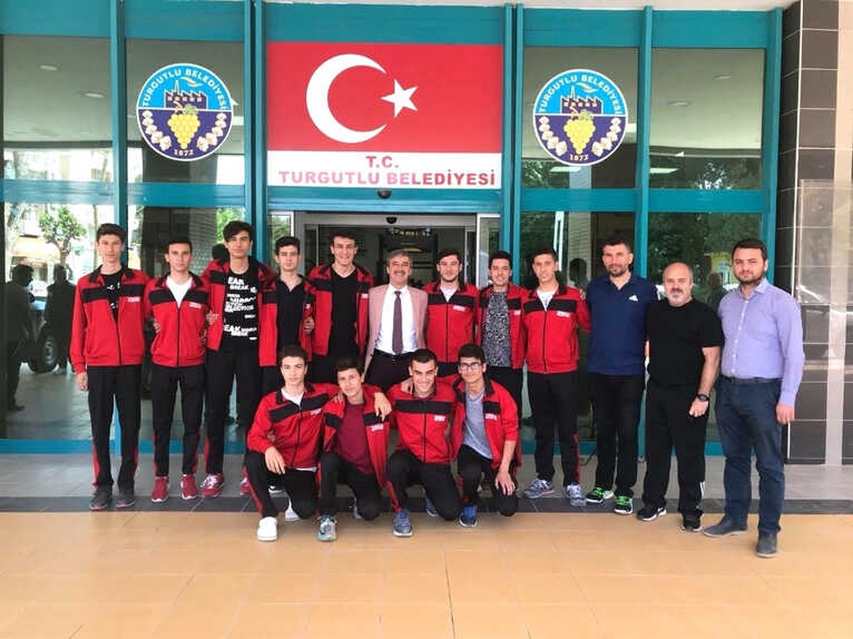 Voleybolda Turgutlu Belediyespor Fırtınası Ediyor