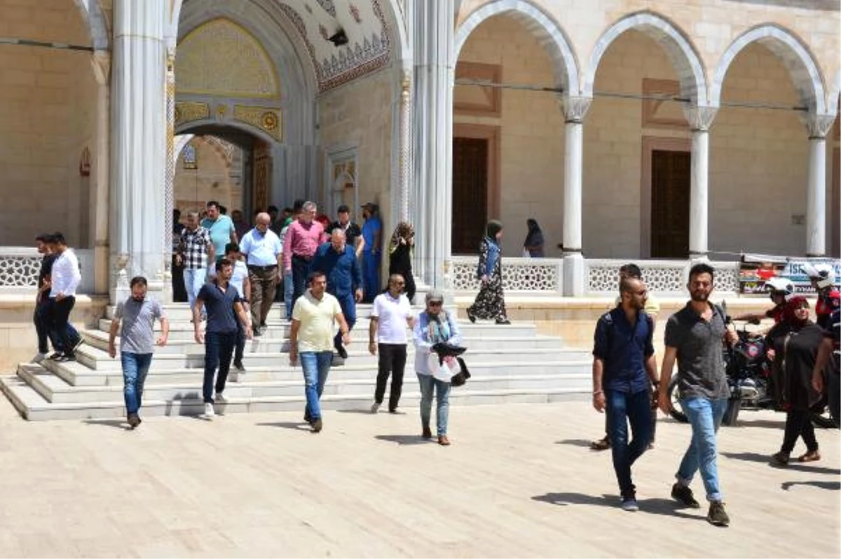 Adana\'da Ramazan Ayının İlk Cuma Namazında Camiler Doldu