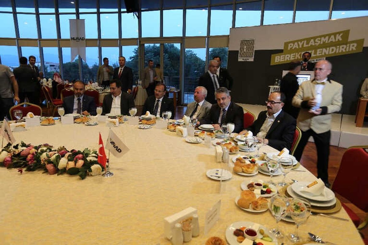 Başbakan Yardımcısı Çavuşoğlu Müsiad\'ın İftar Yemeğine Katıldı