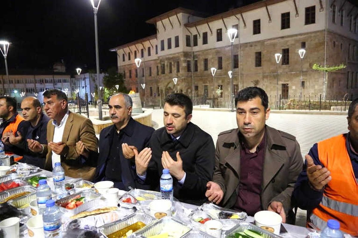 Başkan Aydın, İşçilerle Sahur Yaptı