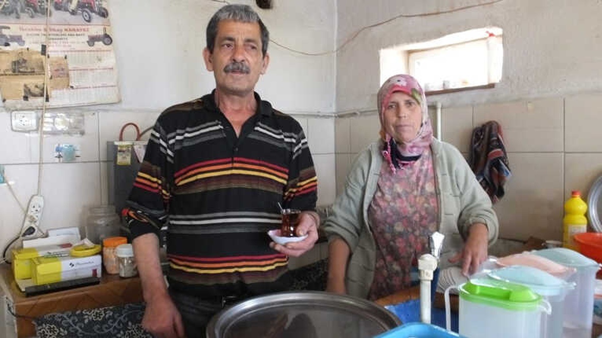 Burhaniye\'de Karı Koca Kahvecilik Yapıyor