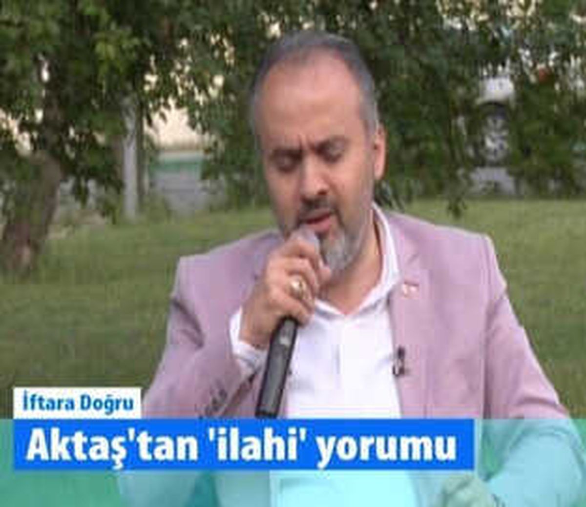 Büyükşehir Belediye Başkanı Aktaş\'tan İftar Programında Müthiş Canlı Performans