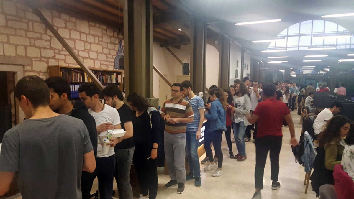 Çalışmak Öğrencilerden İftar ve Sahur Belediyeden