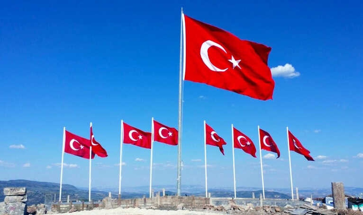 Dokuz Şehidin Anısına Dokuz Bayrak