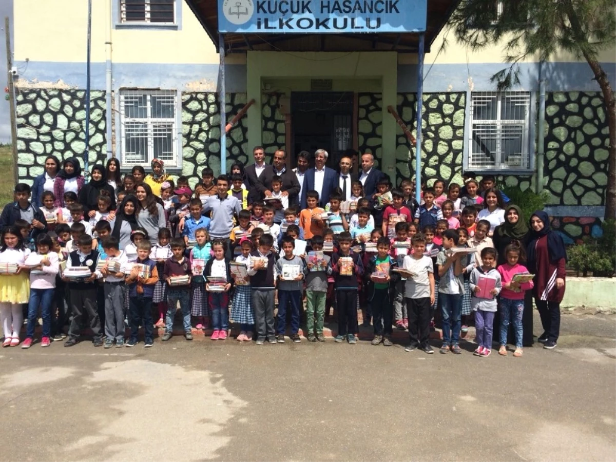 Erdemir Anadolu Sağlık Meslek Lisesinden Köy Okullarına Kitap