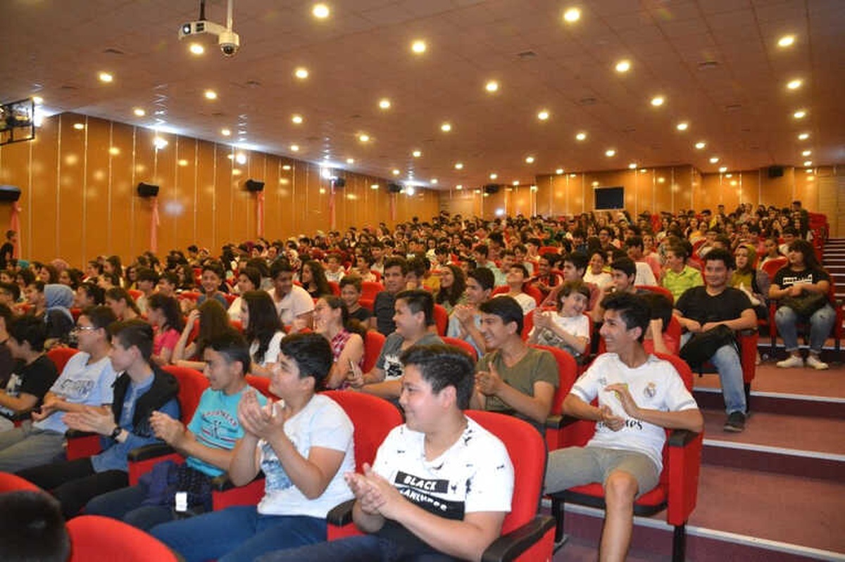 Erdemli\'de Öğrenciler İçin Motivasyon Toplantısı Yapıldı