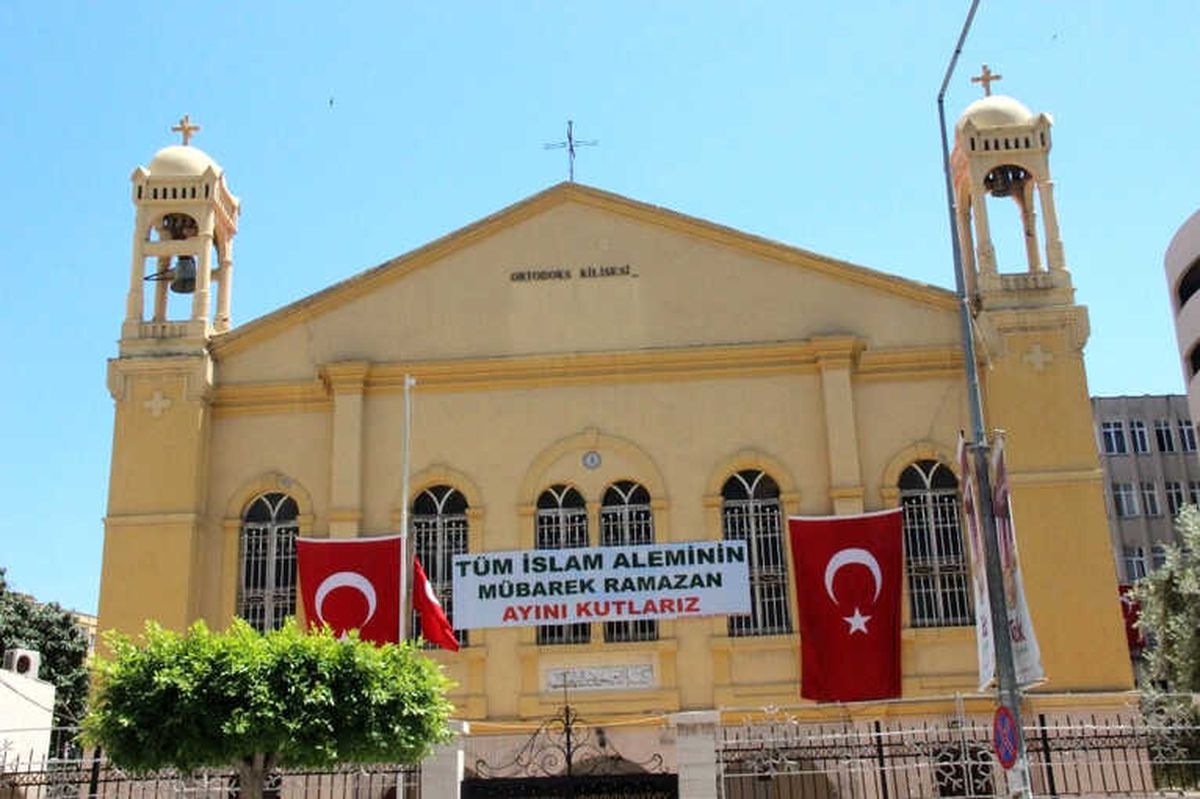 Hristiyan Ortodoks Cemaati\'nden Pankartlı Ramazan Kutlaması