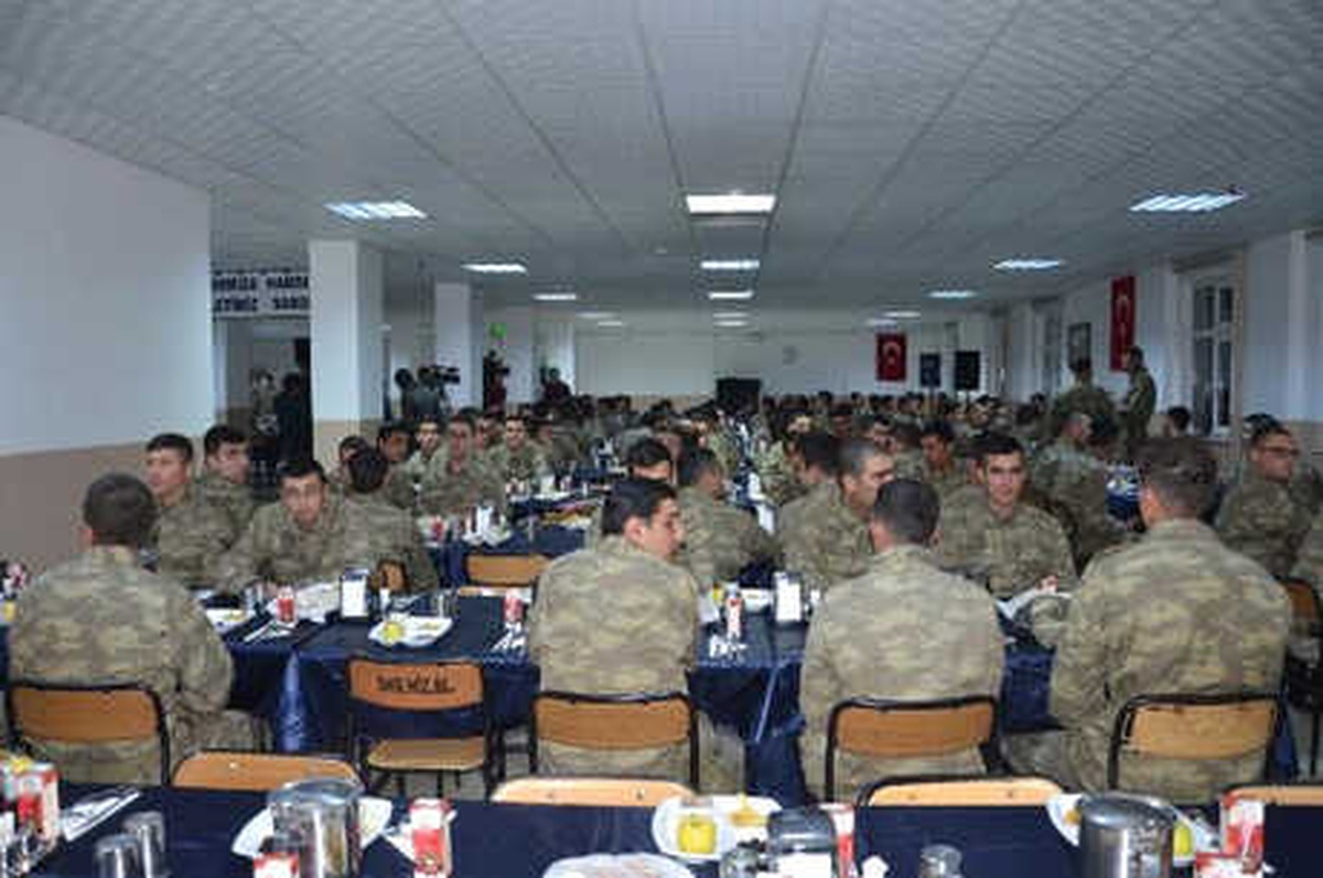 İçişleri Bakanı Soylu, Sınırdaki Askerlerle Sahur Yaptı