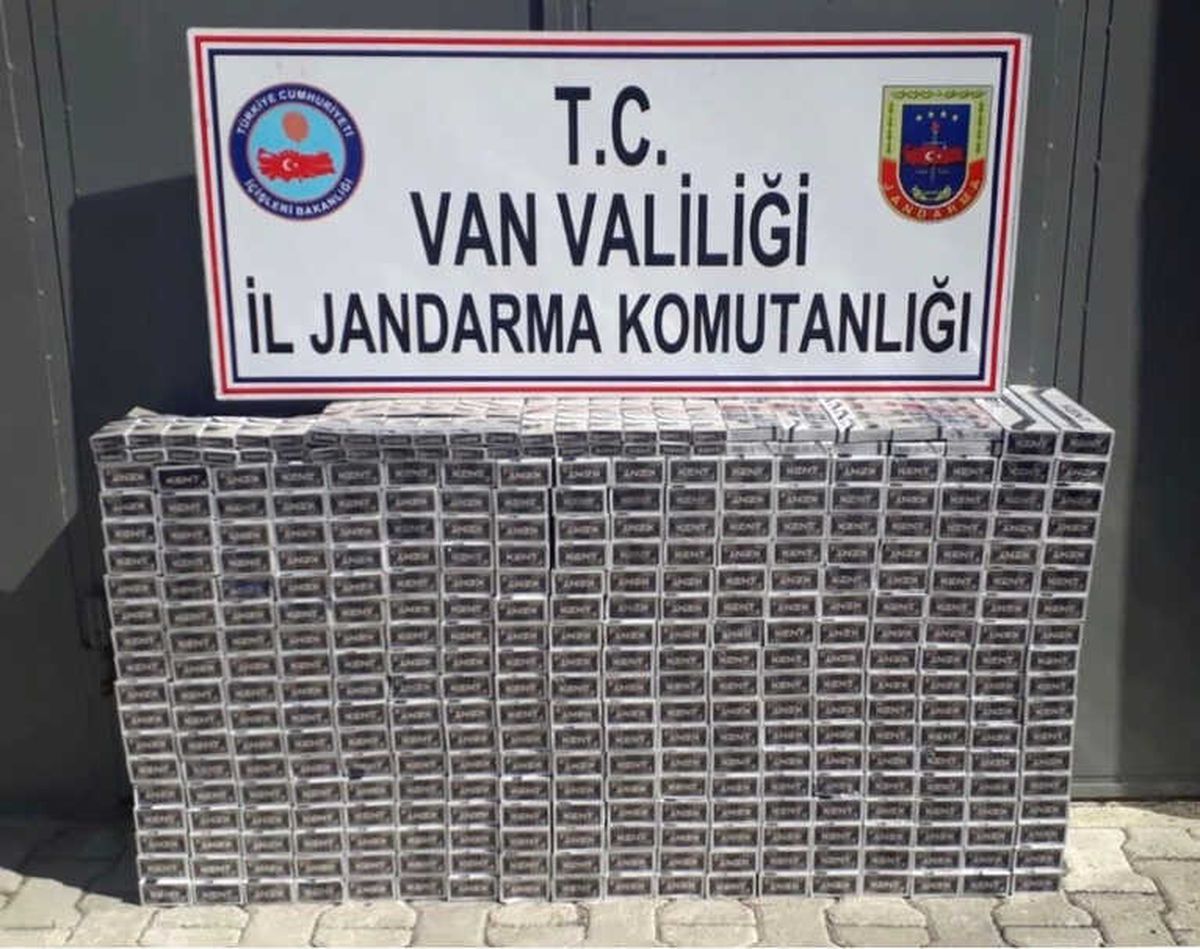 Jandarma, Bir Minibüste 3 Bin 220 Paket Kaçak Sigara Ele Geçirdi