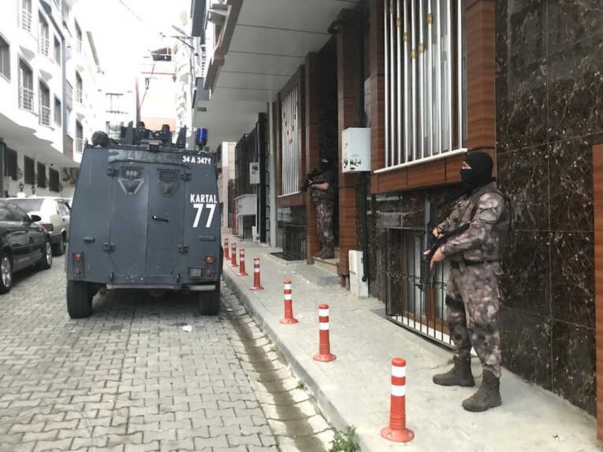 Kağıthane\'de Helikopter Destekli Şafak Operasyonu