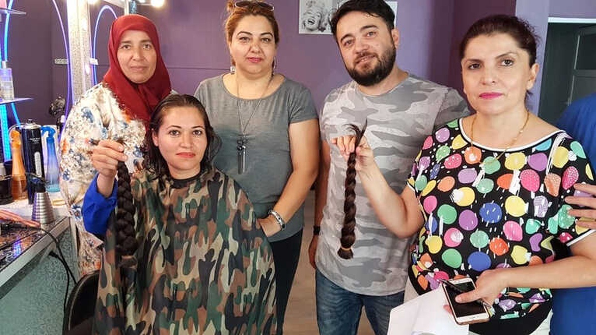 Kanser Hastaları İçin Saçlarını Kestirdiler