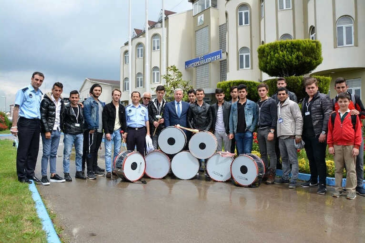 Kartepe\'de 52 Davulcu Vatandaşları Sahura Uyandırıyor