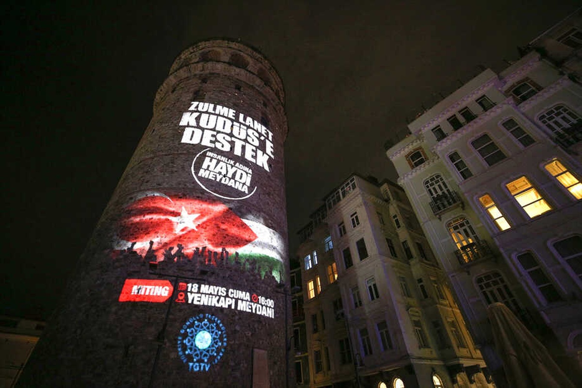Kudüs" Mitinginin Afişi Galata Kulesi\'ne Yansıtıldı