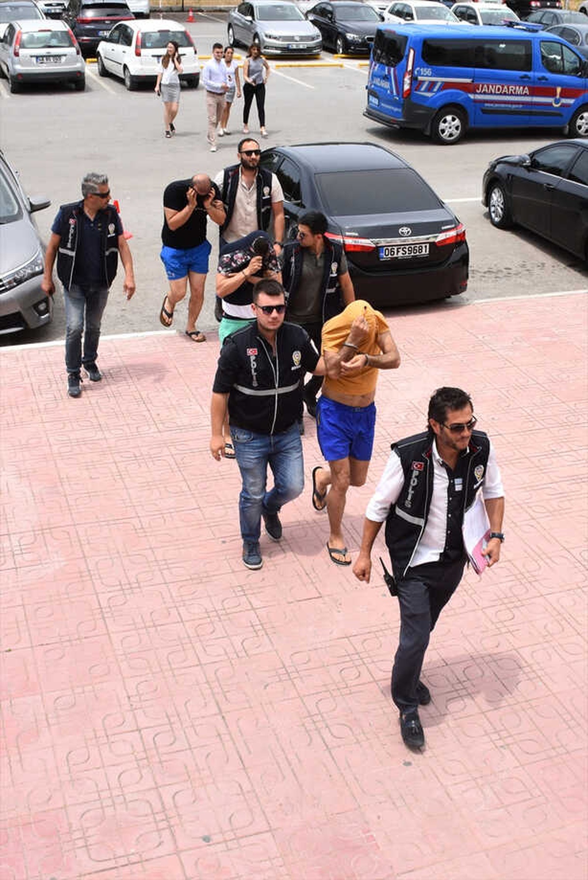 Lüks Villalardan Ayakkabı Hırsızlığı Güvenlik Kamerasında