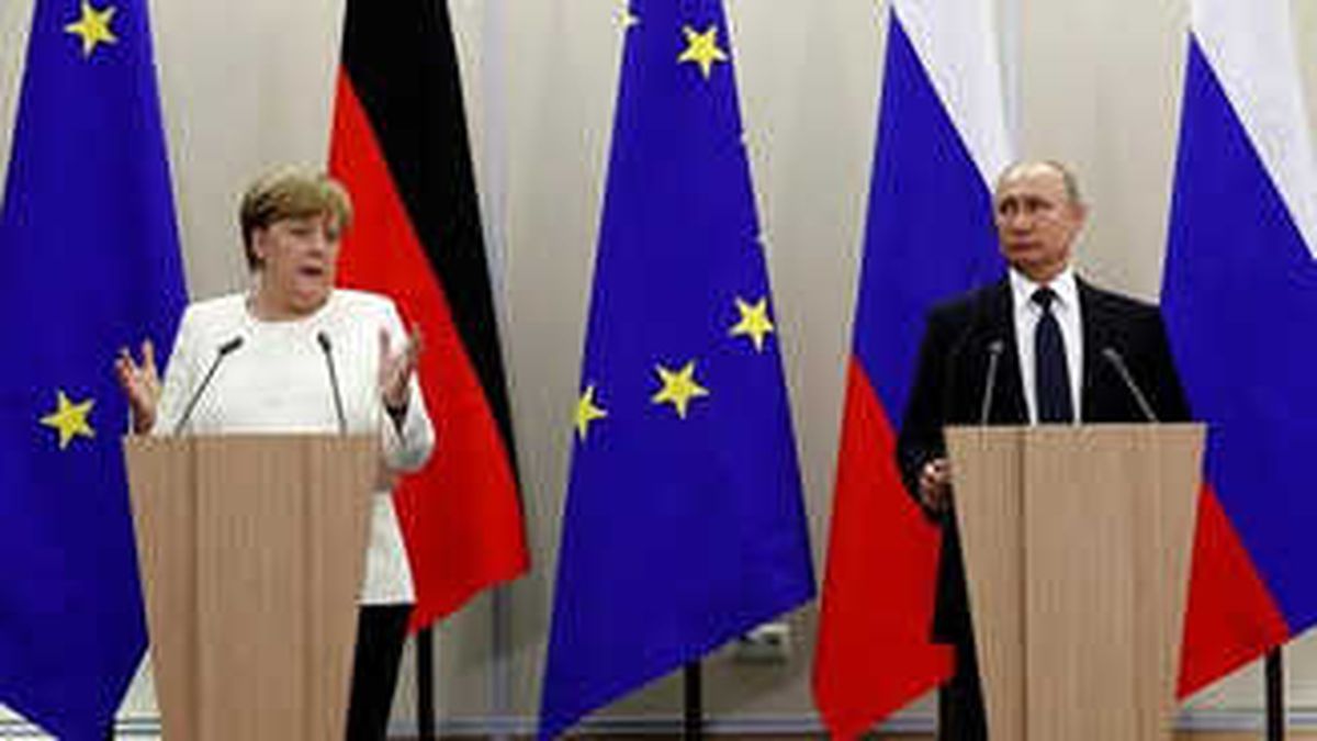 Merkel ve Putin Soçi\'de Görüştü