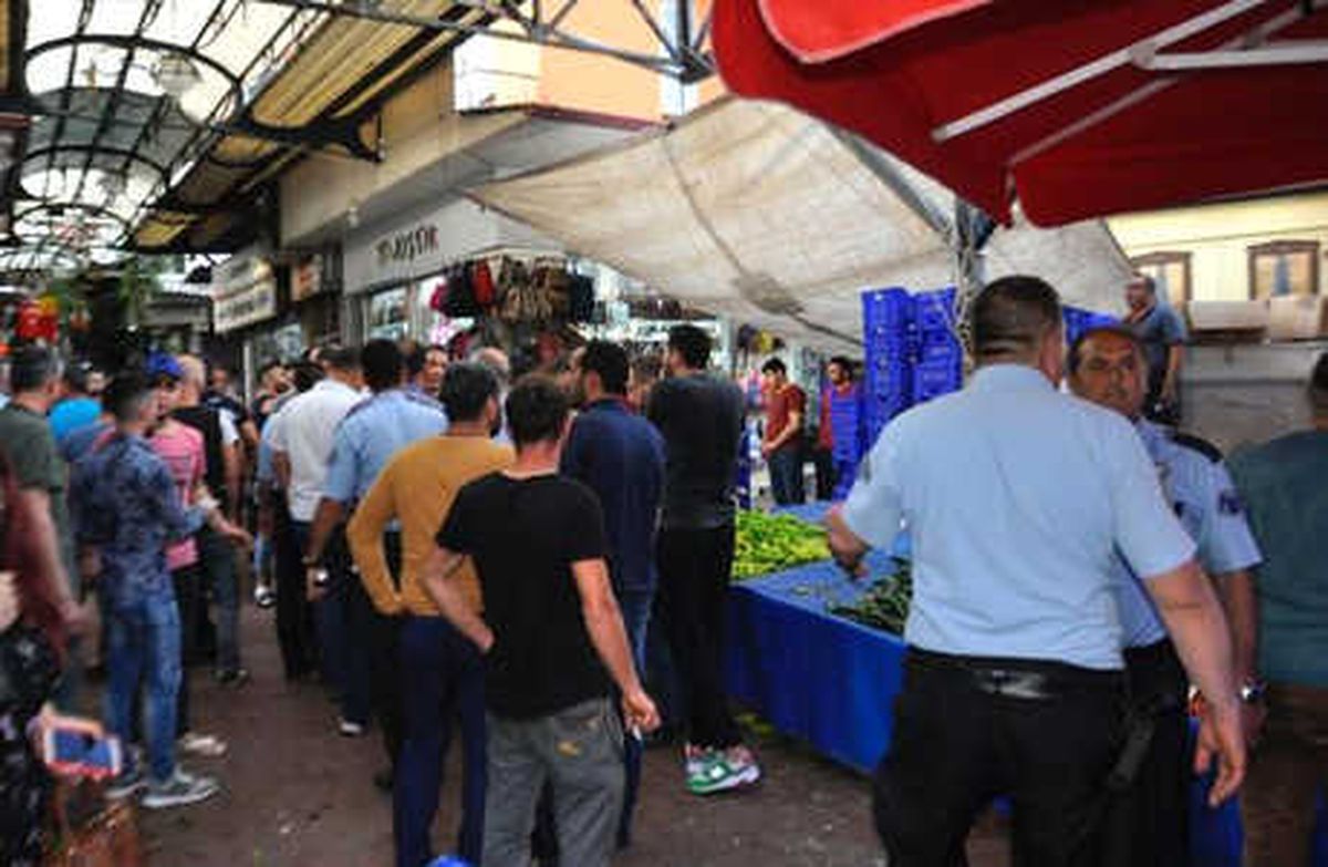 Nazilli\'de Pazarcılar Kavga Etti: 4 Yaralı