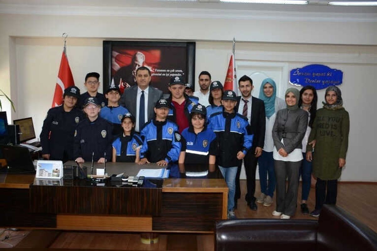 Öğrencilerden Emniyet Ziyareti