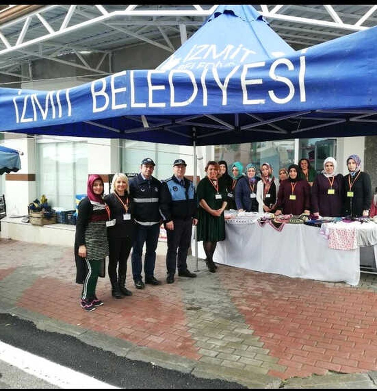Okul Yararına Kermes Düzenlediler