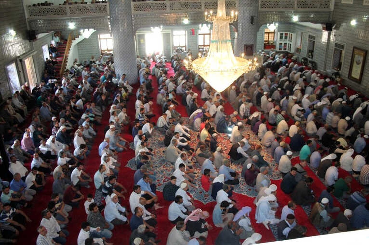 Ramazan\'ın İlk Cumasında Balıklıgöl\'deki Camiler Doldu