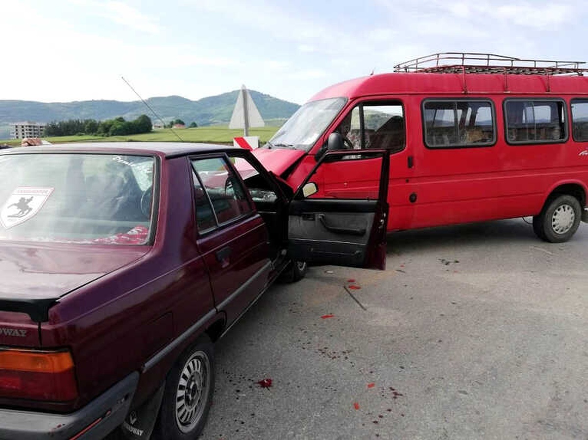Samsun\'da Otomobil ile Minibüs Çarpıştı: 1 Yaralı
